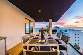 Luxorious Beachside Apartment w Pool & Seaview